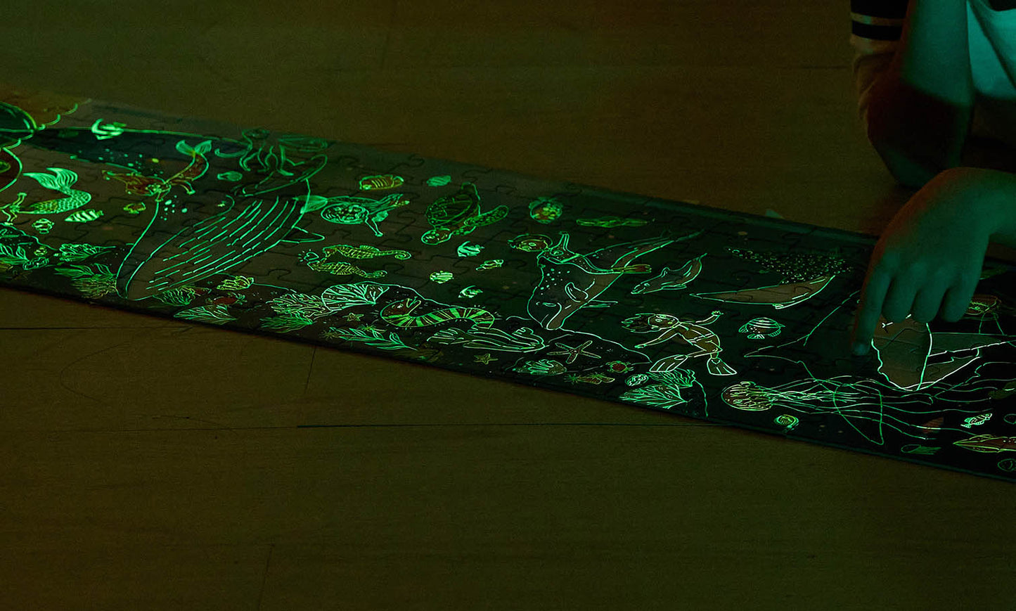 Ocean Life Glow In The Dark 200 Piece Jigsaw Puzzle